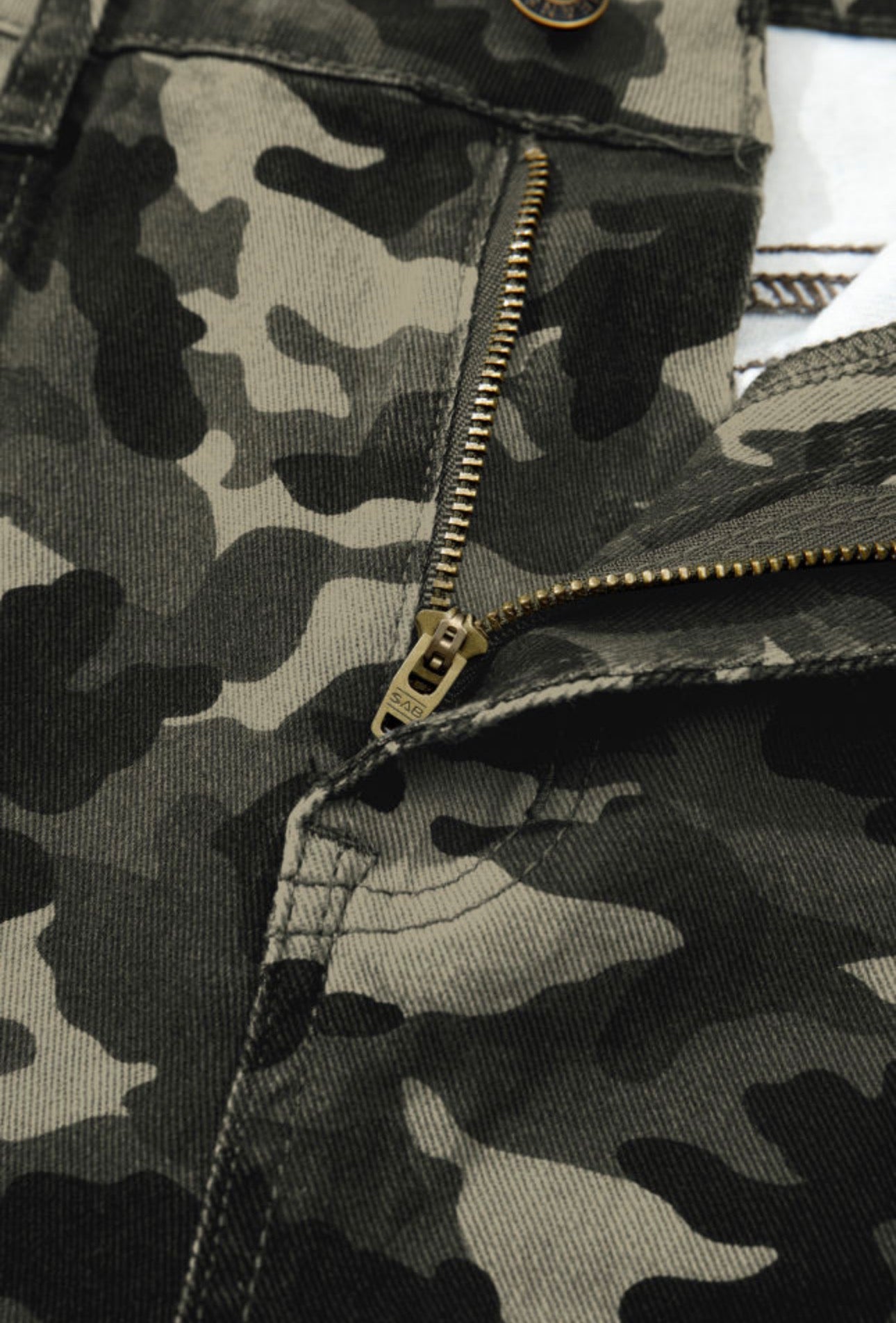 Camouflage Print Multi Pocketed Denim Pants